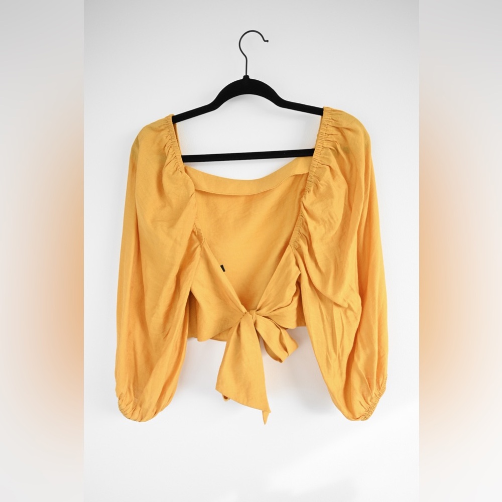 Express Crop Blouse - Picture 2 of 6